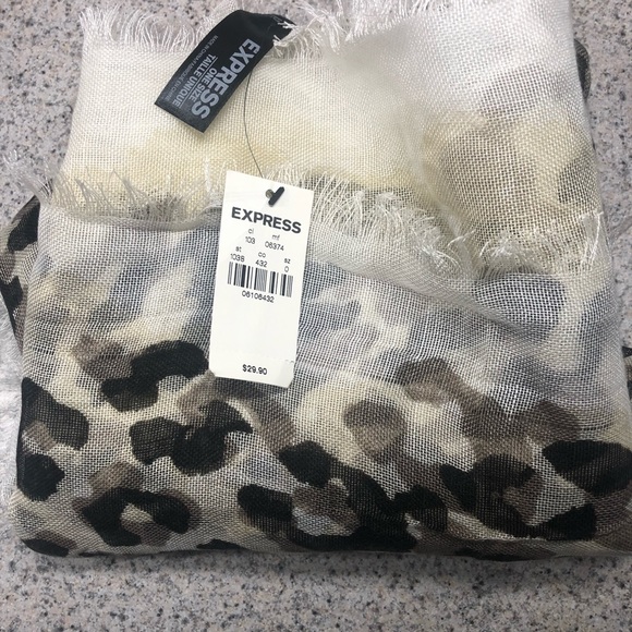 NWT Express cheetah scarf - Picture 1 of 2